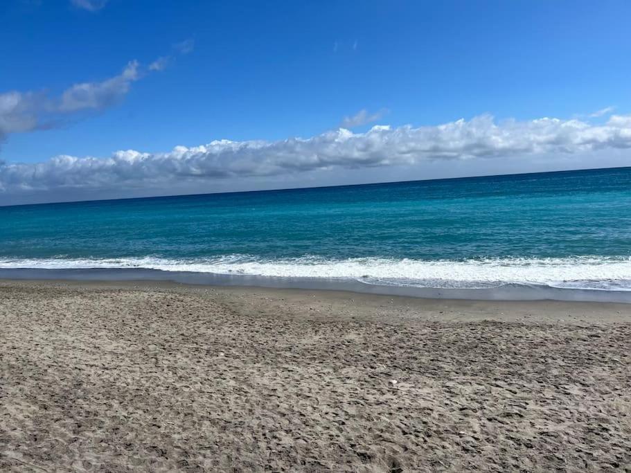 Appartement Vue Sur Mer Pietra Ligure Exteriör bild